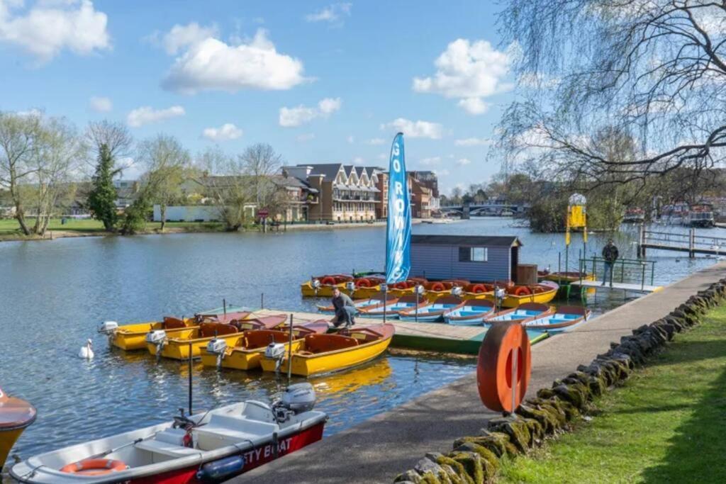 Beautiful Windsor 2 Bed, Perfect Location, 5 Mins Walk To Centre, Free Parking, Legoland, Ascot Apartment Exterior foto